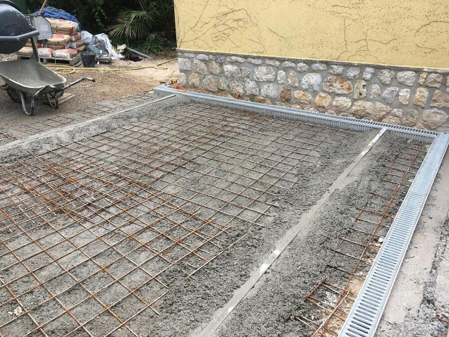 Slate Grey Cobblestone Driveway — Apex Azur project photograph 3